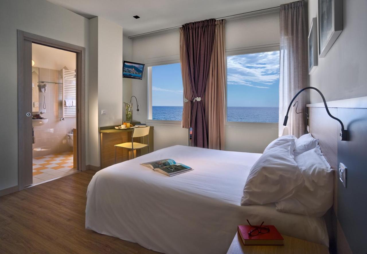 Hotel La Baia Диано-Марина Экстерьер фото