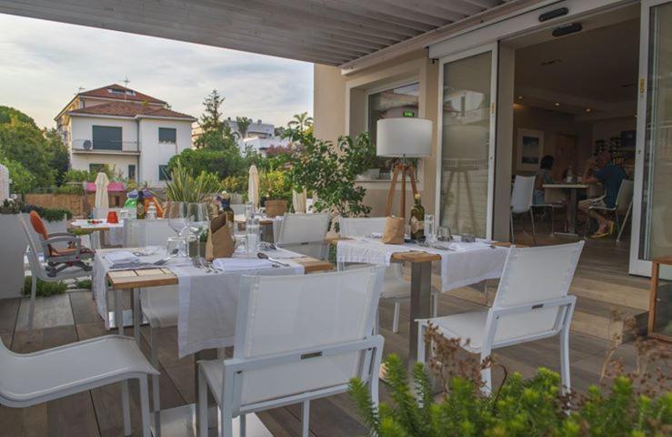 Hotel La Baia Диано-Марина Экстерьер фото